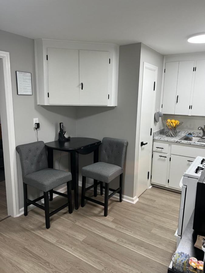 Cozy Studio Centrally Located Apartment เวสเตอร์วิลล์ ภายนอก รูปภาพ